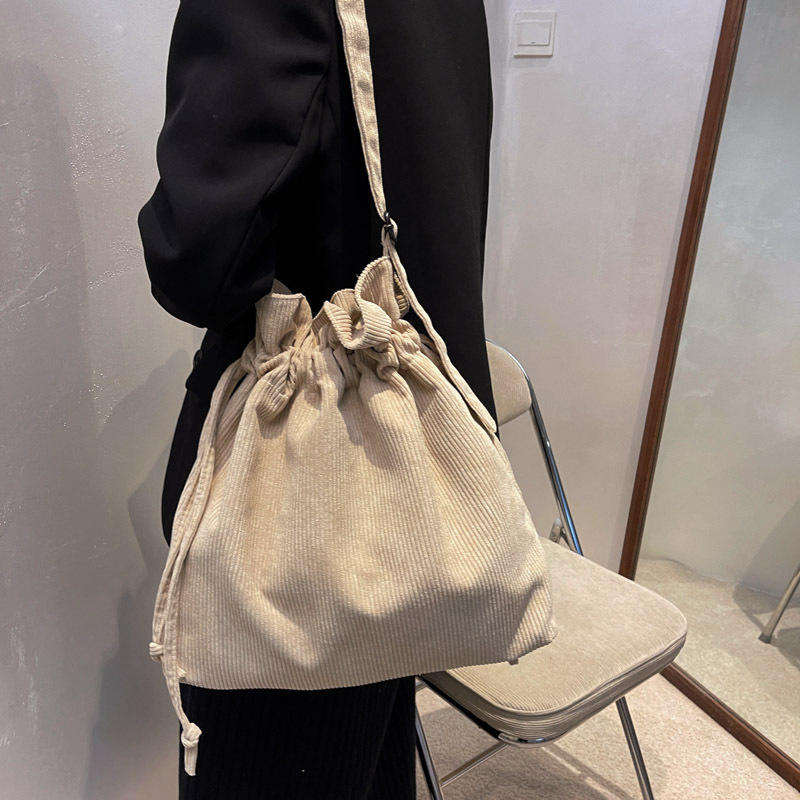 2022 sacs à bandoulière pour femmes personnalisés pour femmes sacs à main de créateur ouvert surdimensionné pochette sac à main cordon velours côtelé sac seau