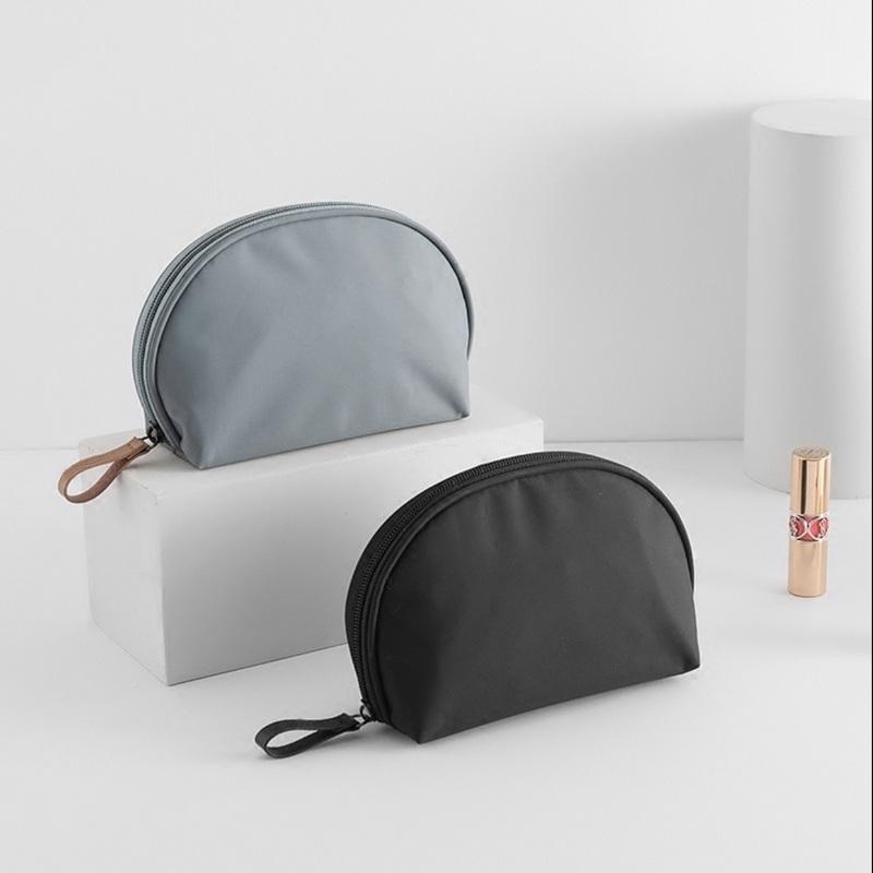 Nouvelle conception de sacs de toilette de trousse de maquillage cosmétique de voyage en forme de coquillage avec pochette