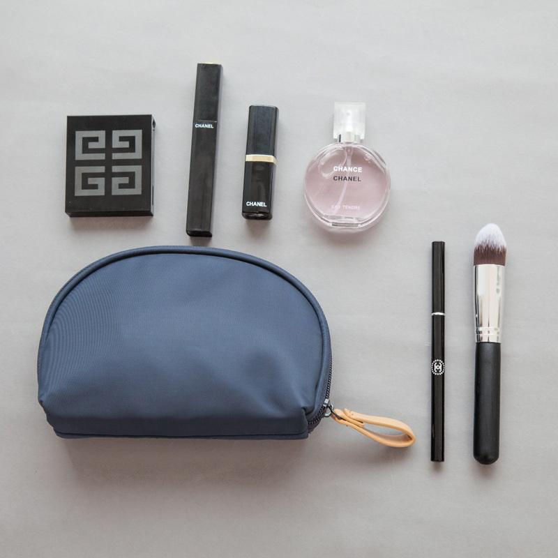 Nouvelle conception de sacs de toilette de trousse de maquillage cosmétique de voyage en forme de coquillage avec pochette