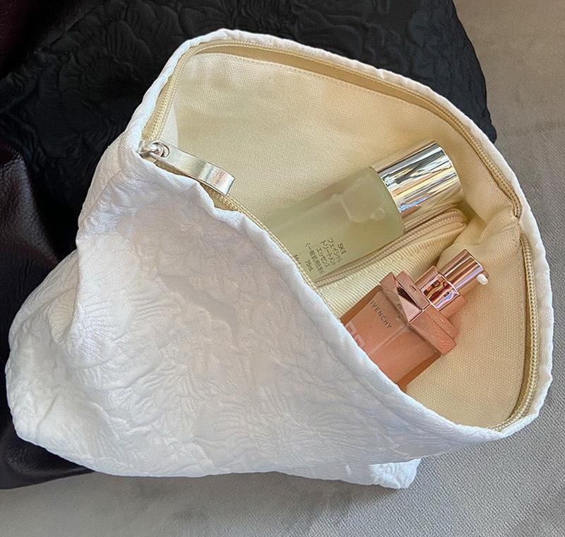 Doux rose matelassé femmes cosmétiques pochette maquillage sacs enveloppe voyage quotidien maquillage cosmétique organisateur sac avec fermeture éclair