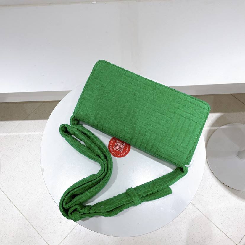 Style français loisirs rabat monogramme serviette tissu petit sac à bandoulière carré personnalisé moelleux concepteur Boho fourrure bandoulière sac à main